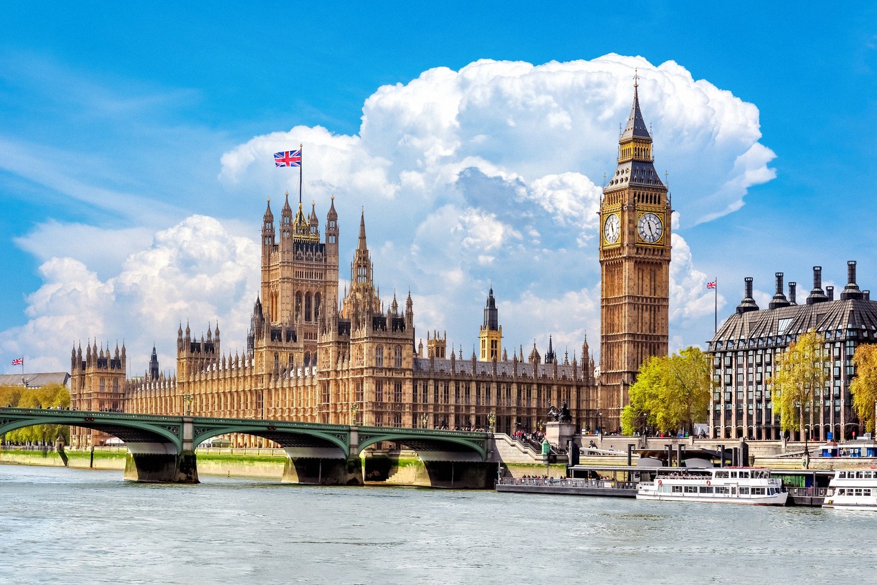 Big Ben und die Houses of Parliament an der Themse in London